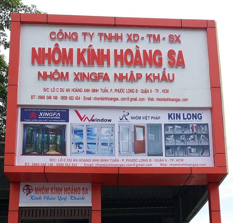 Bảng hiệu nhôm kính là gì