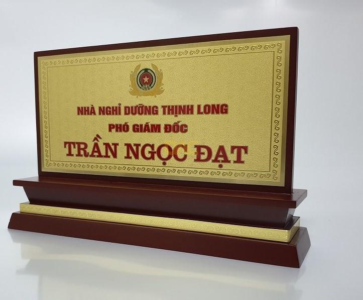 Mẫu biển chức danh để bàn