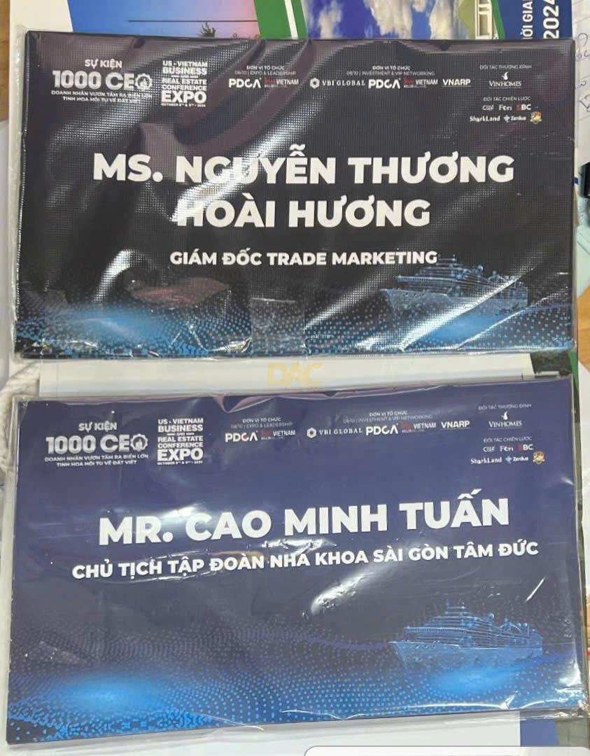 Mẫu ứng dụng biển chức danh để bàn giấy c300