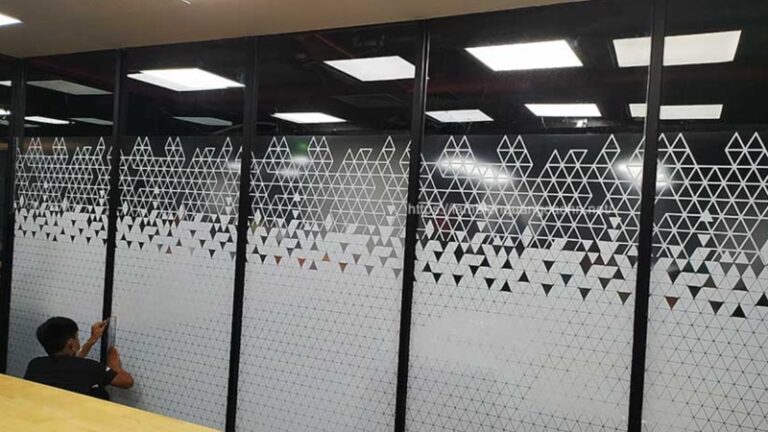 Decal dán kính là gì? Những mẫu decal dán kính phổ biến hiện nay