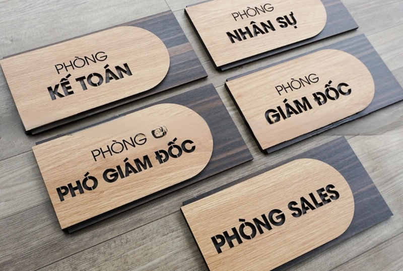 Bảng tên để bàn bằng gỗ