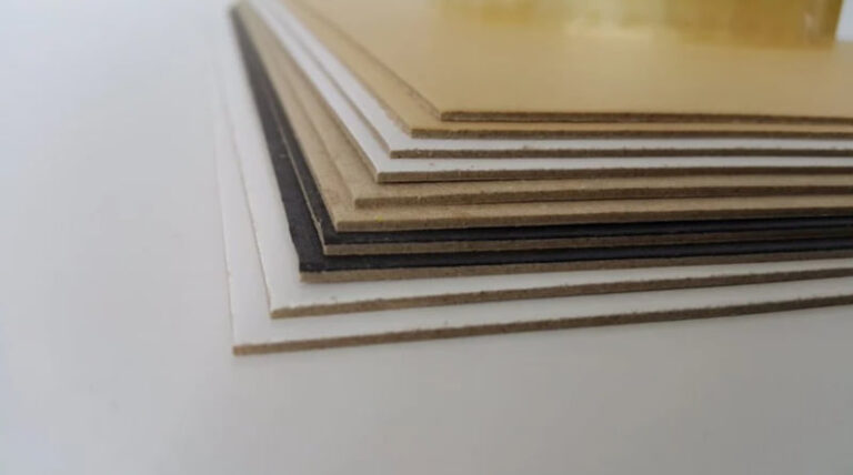 Chipboard là gì? Vật liệu bìa cứng phổ biến trong ngành in