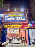 Tuấn Ròm Barber – Bảng hiệu chữ nổi