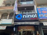 Ninol – bảng hiệu chữ nổi Mica và hộp đèn