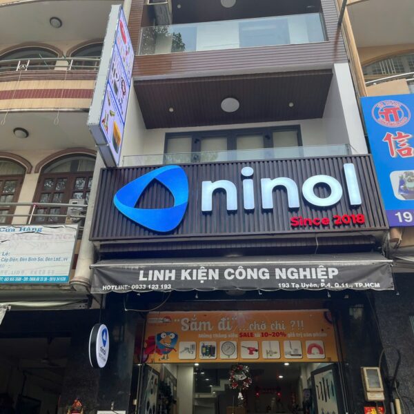 Ninol – bảng hiệu chữ nổi Mica và hộp đèn