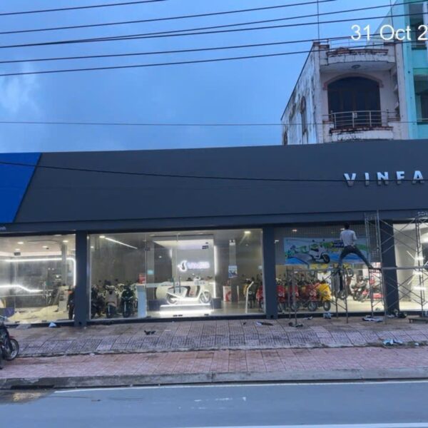 VinFast Vĩnh Hoa Mai – Bảng hiệu & mặt dựng
