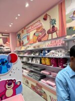 Oh! Some – bảng hiệu, nội thất và POSM