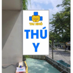 Thi công bảng hiệu Thú Y Tai Nhỏ - nền Tôn Đục Lỗ kết hợp Chữ nổi Mica - Ảnh 2