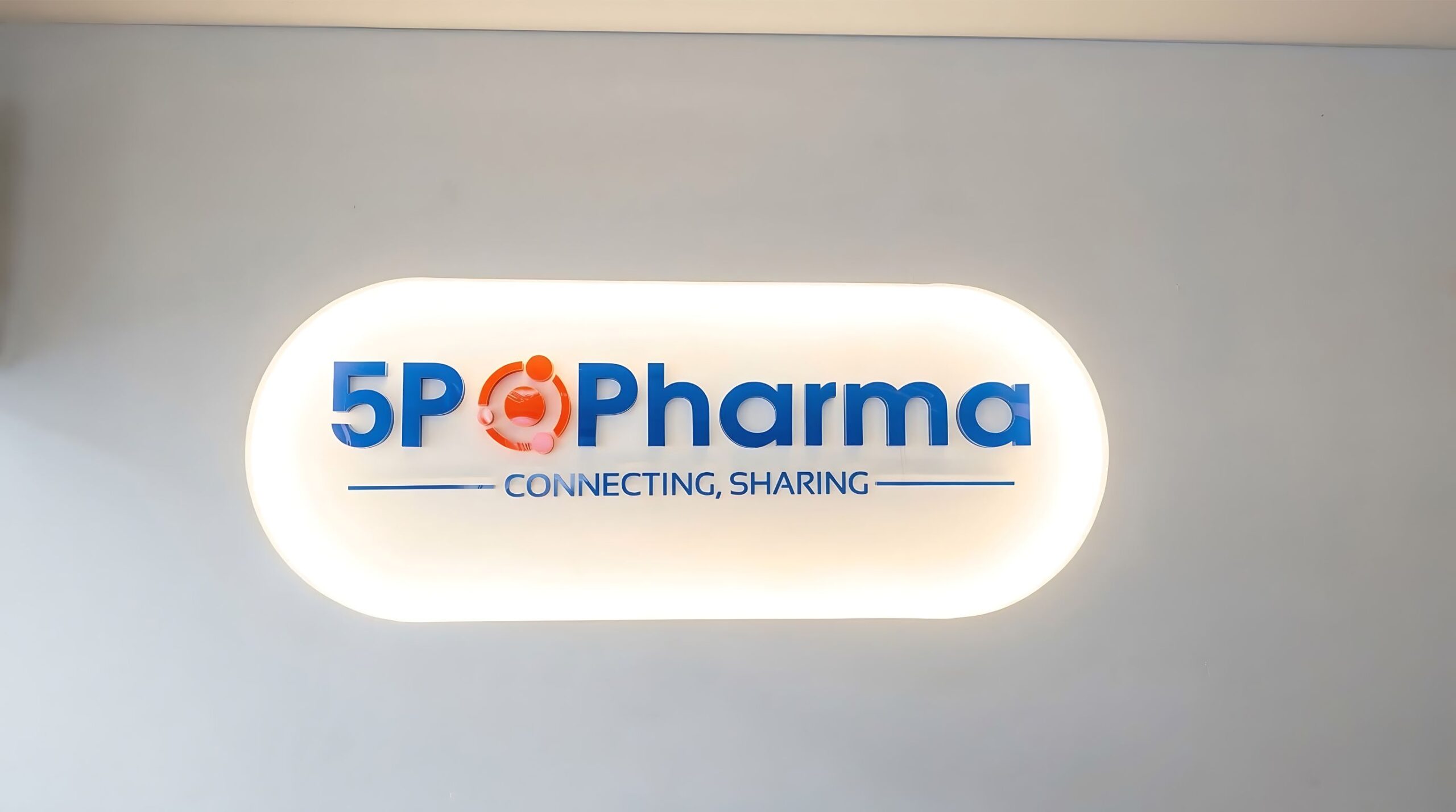 Hộp đèn mica trong nhà