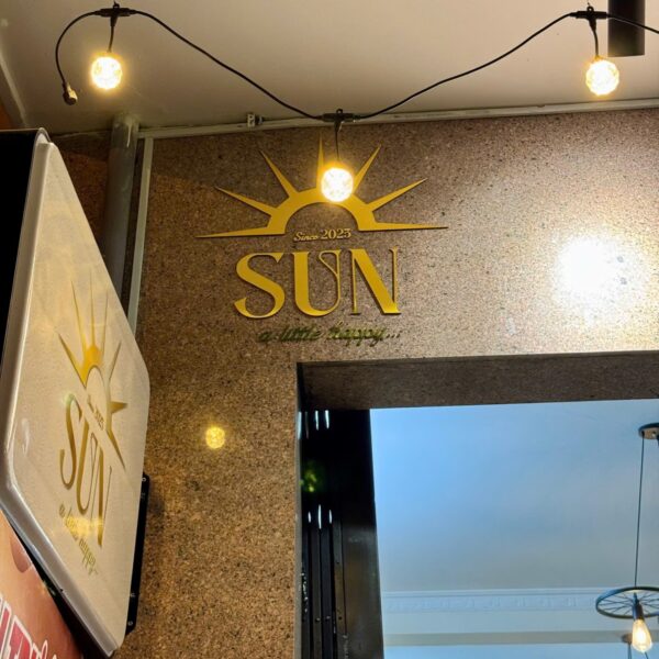 Sun Coffee – Bộ logo Mica trang trí