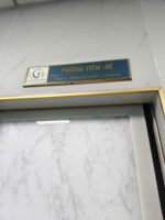 Việt Healthcare – Bộ bảng hiệu & decal