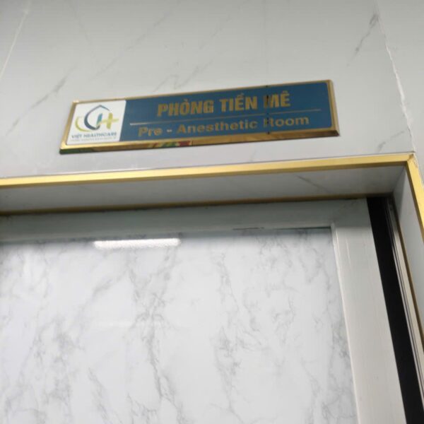 Việt Healthcare – Bộ bảng hiệu & decal