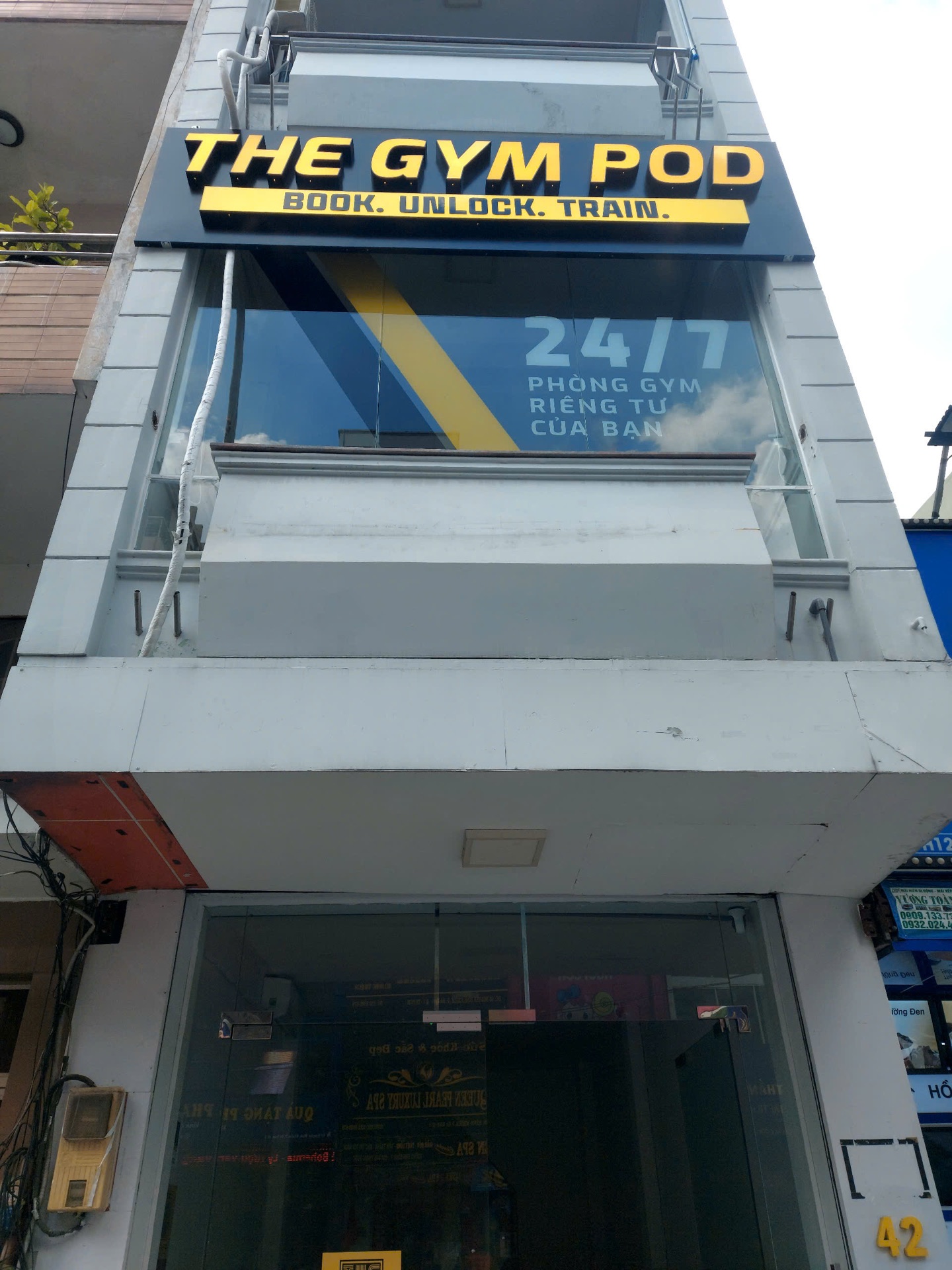 The Gym Pod – Bảng hiệu mặt tiền