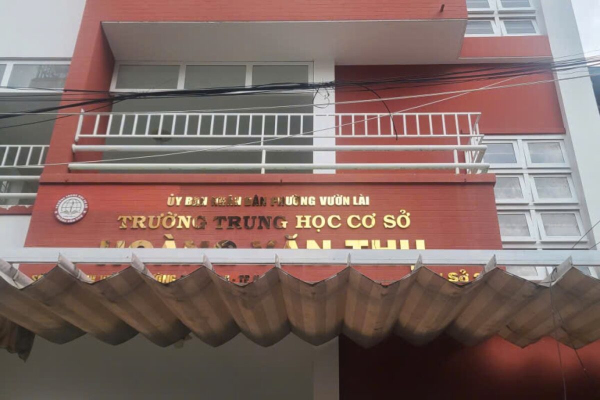 Bảng hiệu Trường Hoàng Văn Thụ