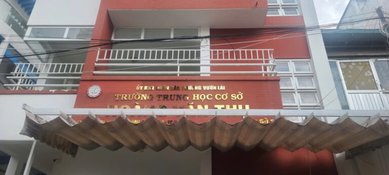 Trường Hoàng Văn Thụ – Bảng hiệu chữ nổi