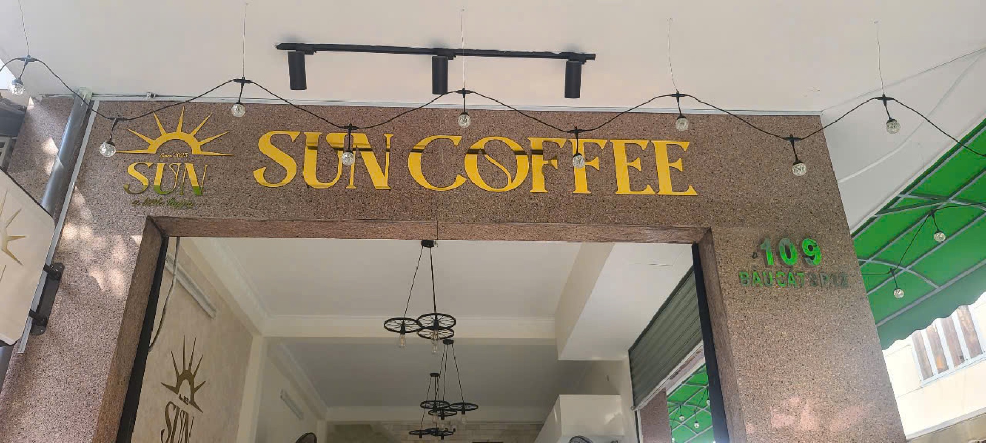 Sun Coffee – Bộ logo Mica trang trí