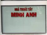 Nhà thuốc Minh Anh – Chữ nổi Mica viền Inox