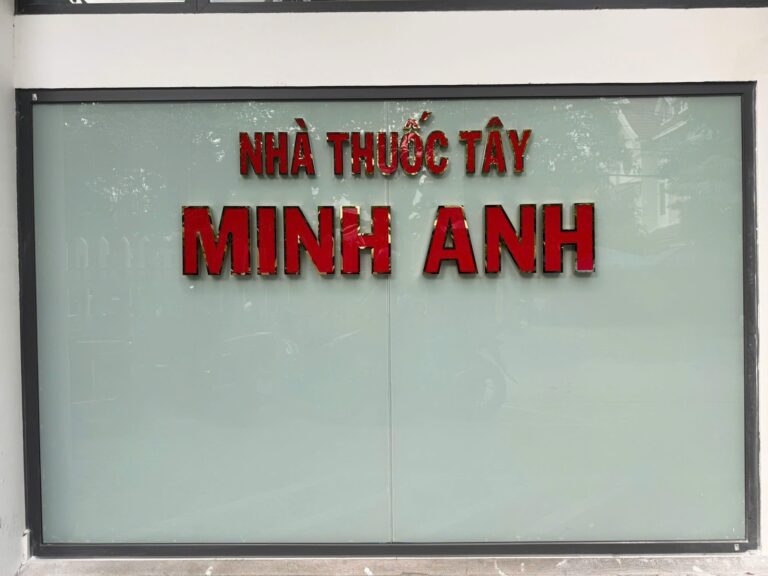 Nhà thuốc Minh Anh – Chữ nổi Mica viền Inox