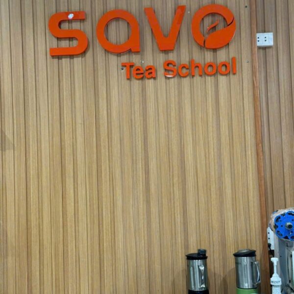 Savo Tea School – Logo chữ nổi Mica