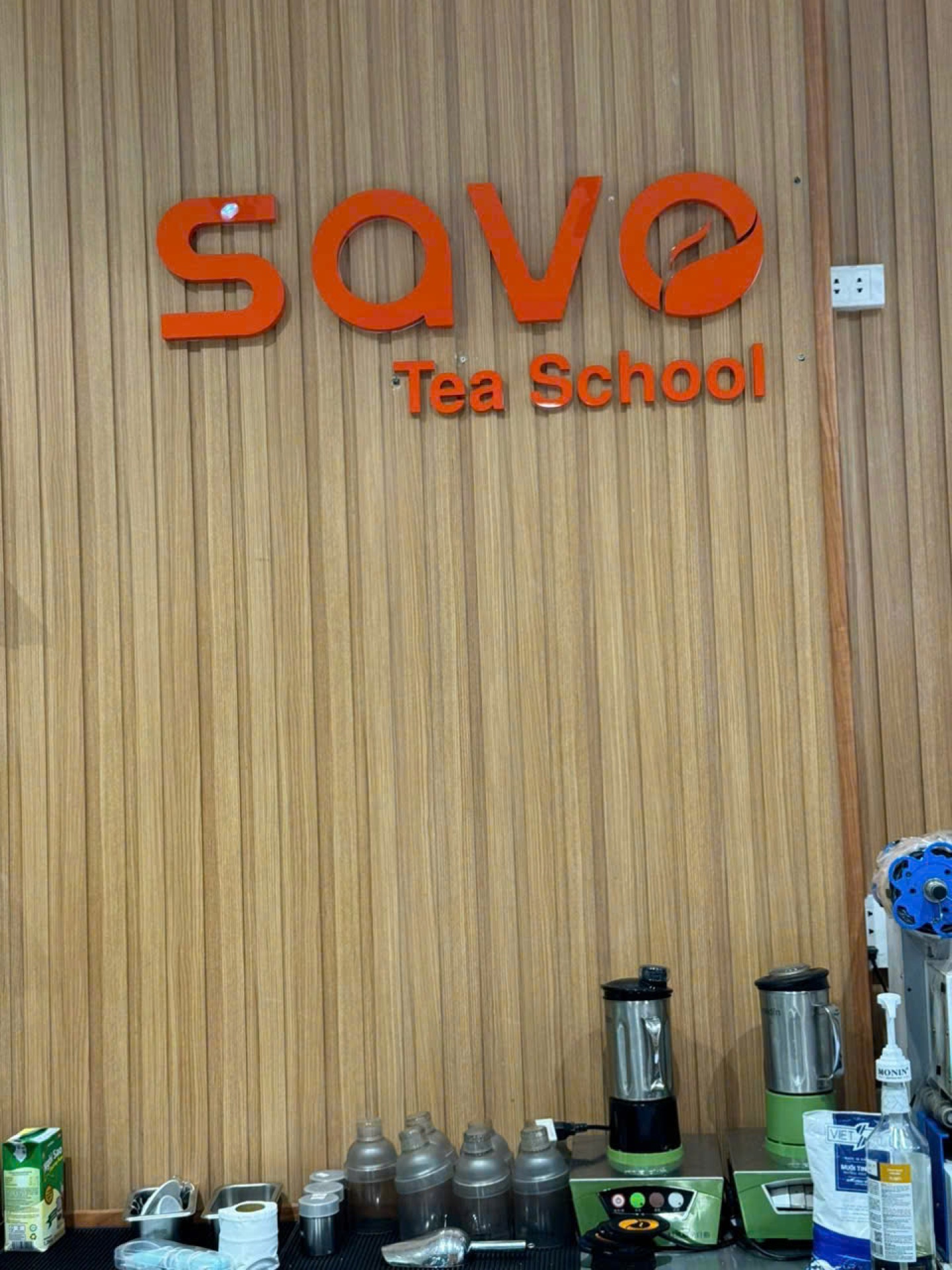 Savo Tea School – Logo chữ nổi Mica