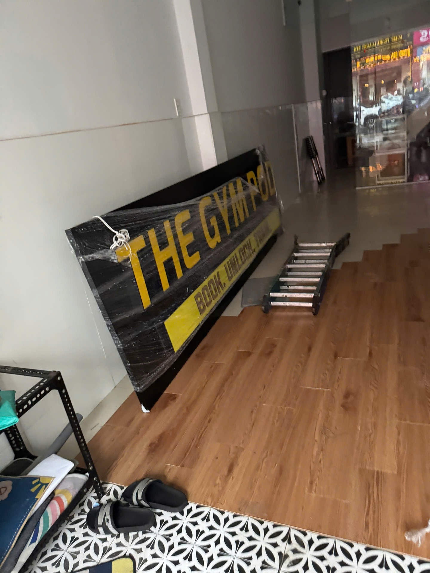 The Gym Pod – Bảng hiệu mặt tiền