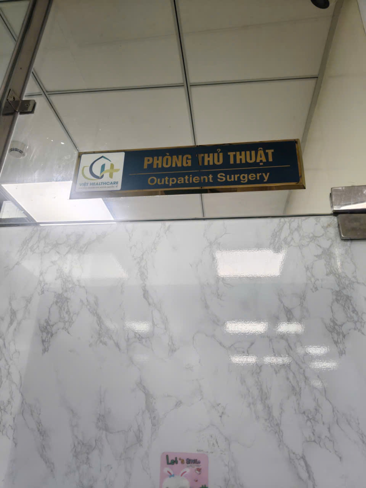 Việt Healthcare – Bộ bảng hiệu & decal