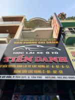 Tiến Danh – Bảng hiệu trung tâm dạy lái xe