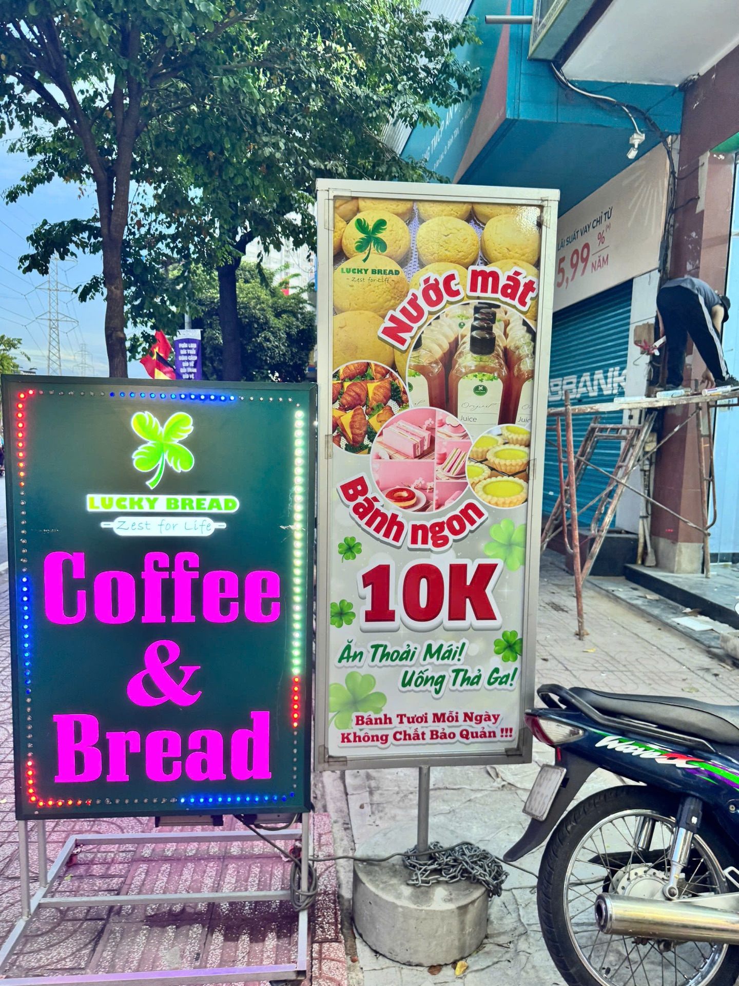 Coffee & Bread – hộp đèn quảng cáo