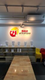 Melo Arts Studio – logo chữ nổi