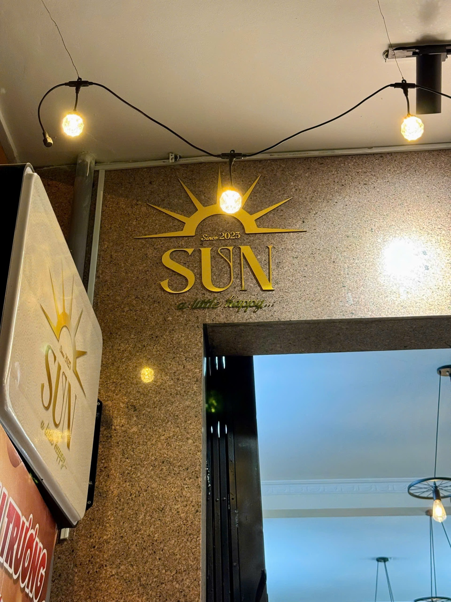 Sun Coffee – Bộ logo Mica trang trí