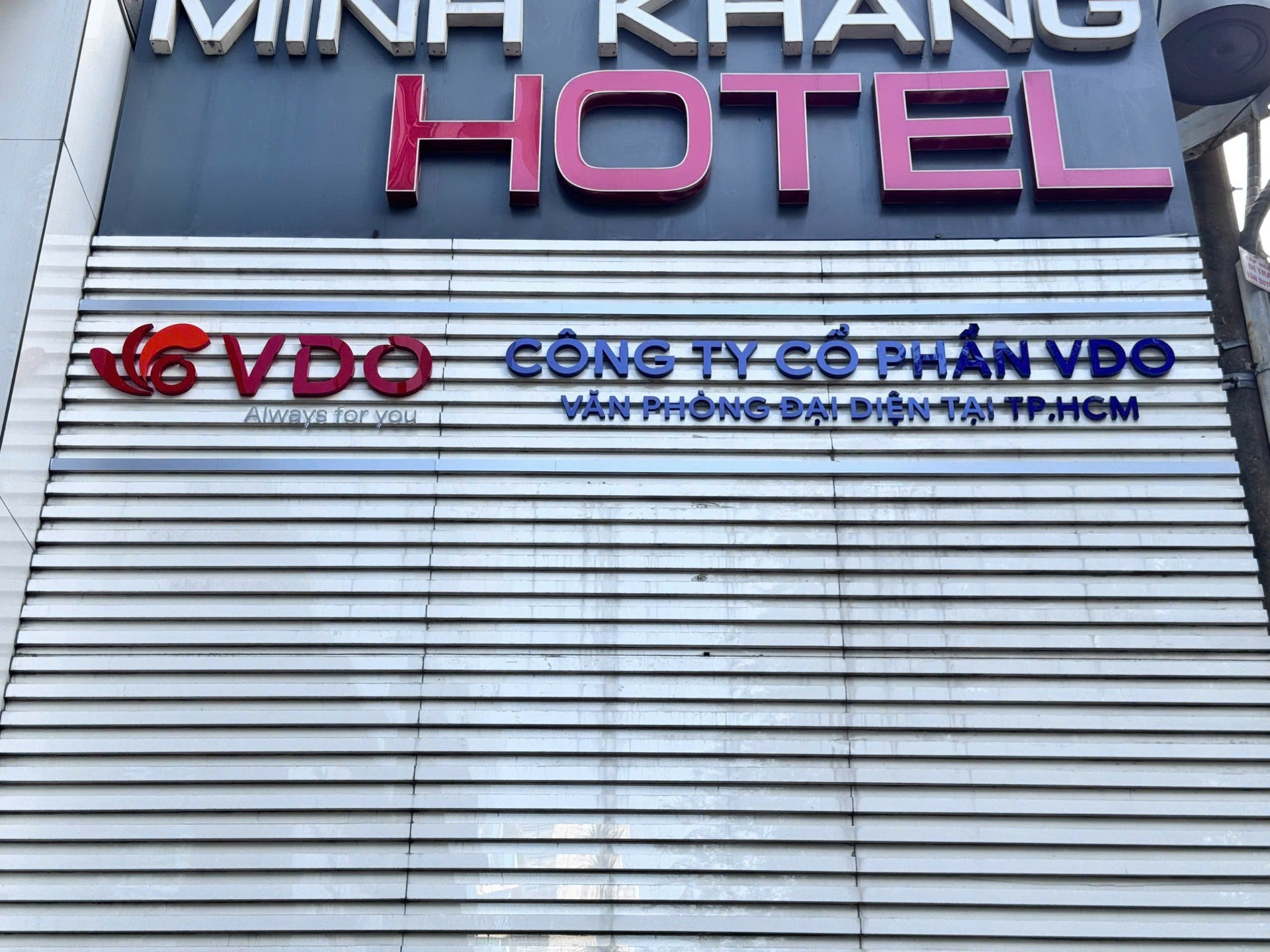 VDO – Bộ logo chữ nổi phát sáng