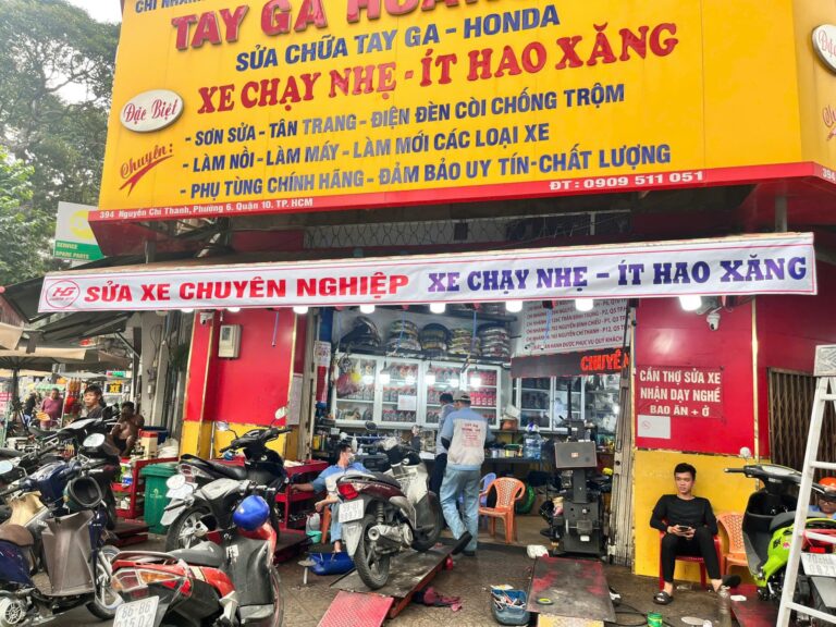 Tay Ga Hoàng Gia – Bộ bảng hiệu cửa hàng