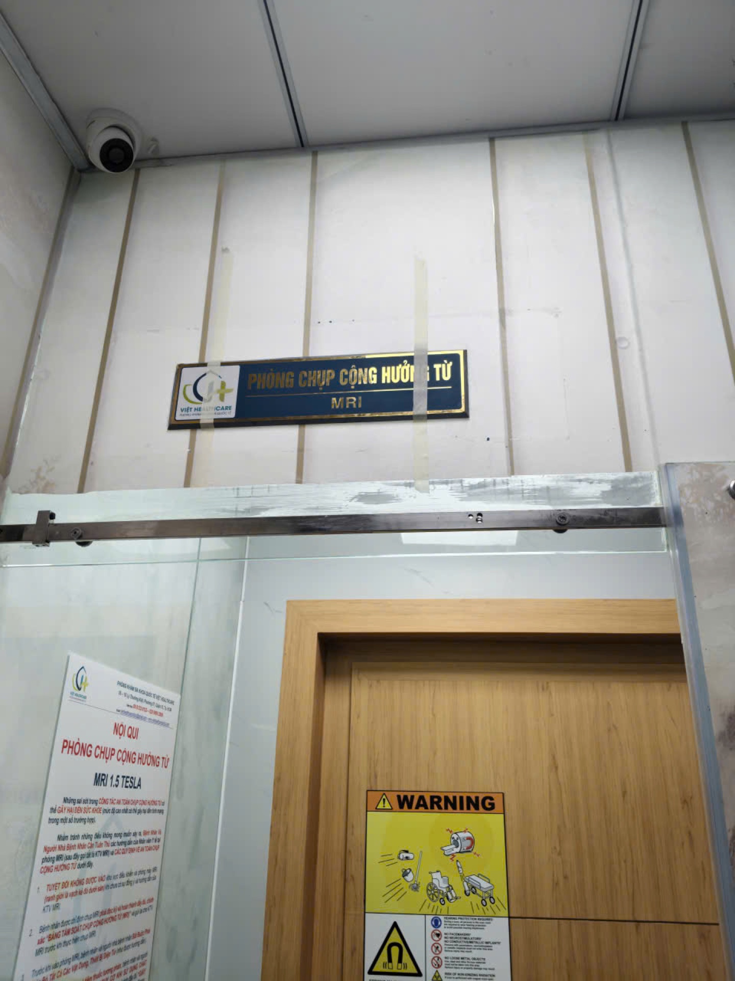 Việt Healthcare – Bộ bảng hiệu & decal