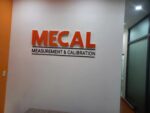 Mecal – logo chữ nổi trong văn phòng