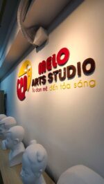 Melo Arts Studio – logo chữ nổi
