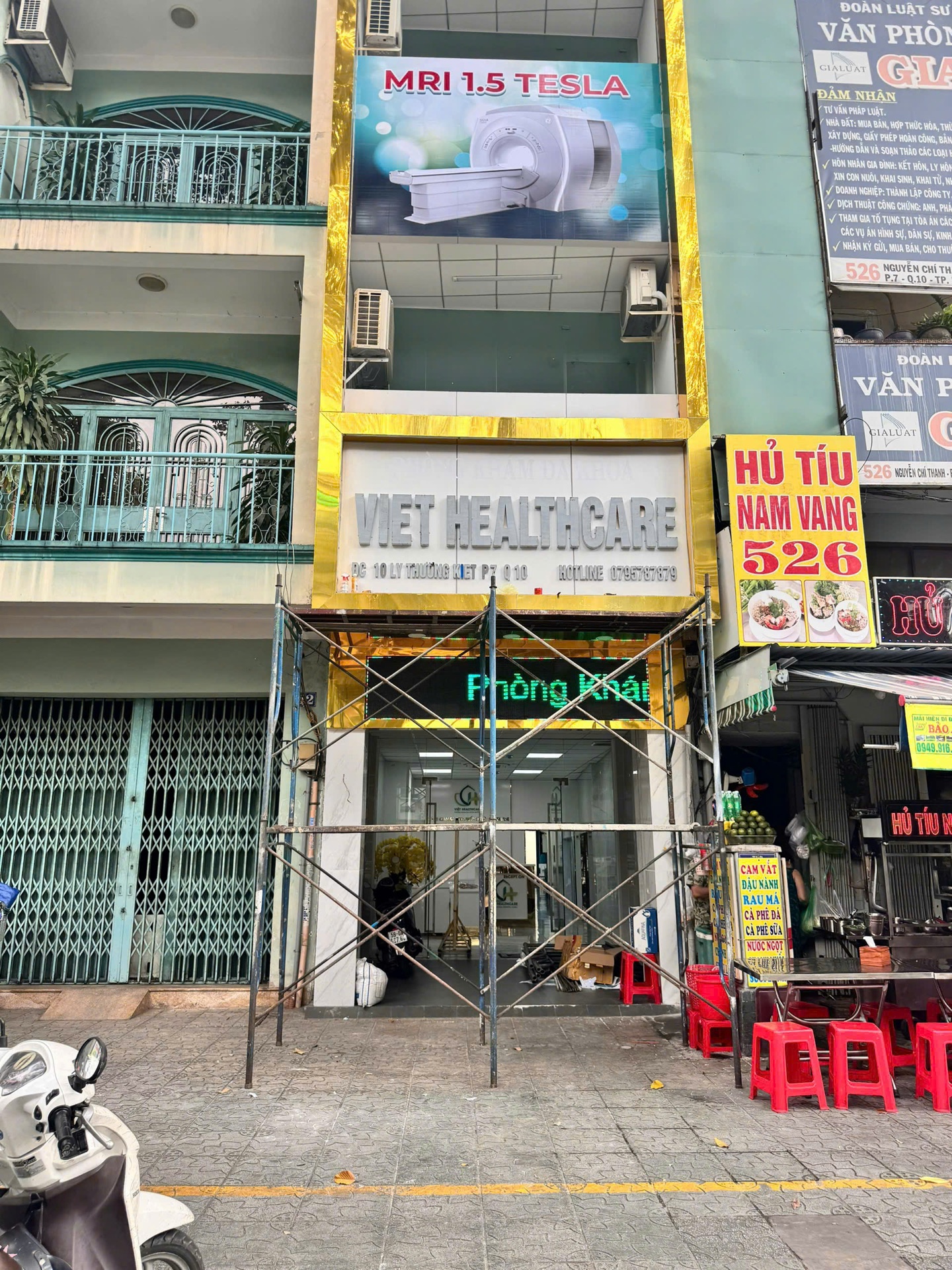 Việt Healthcare – Bộ bảng hiệu & decal