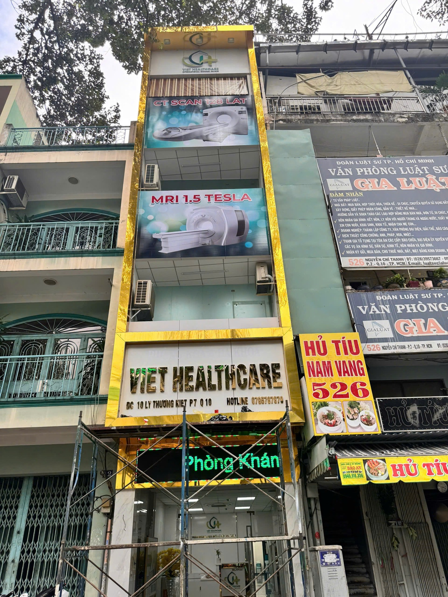 Việt Healthcare – Bộ bảng hiệu & decal