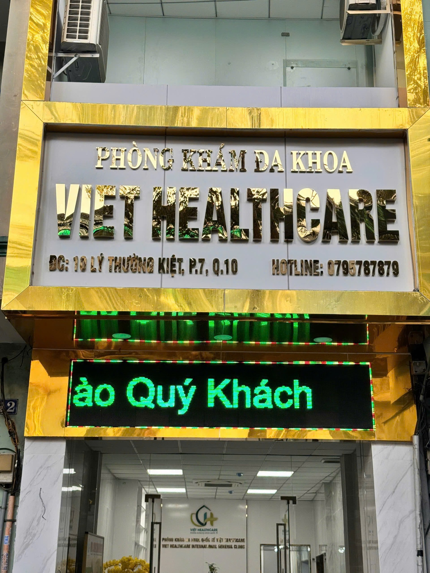 Việt Healthcare – Bộ bảng hiệu & decal