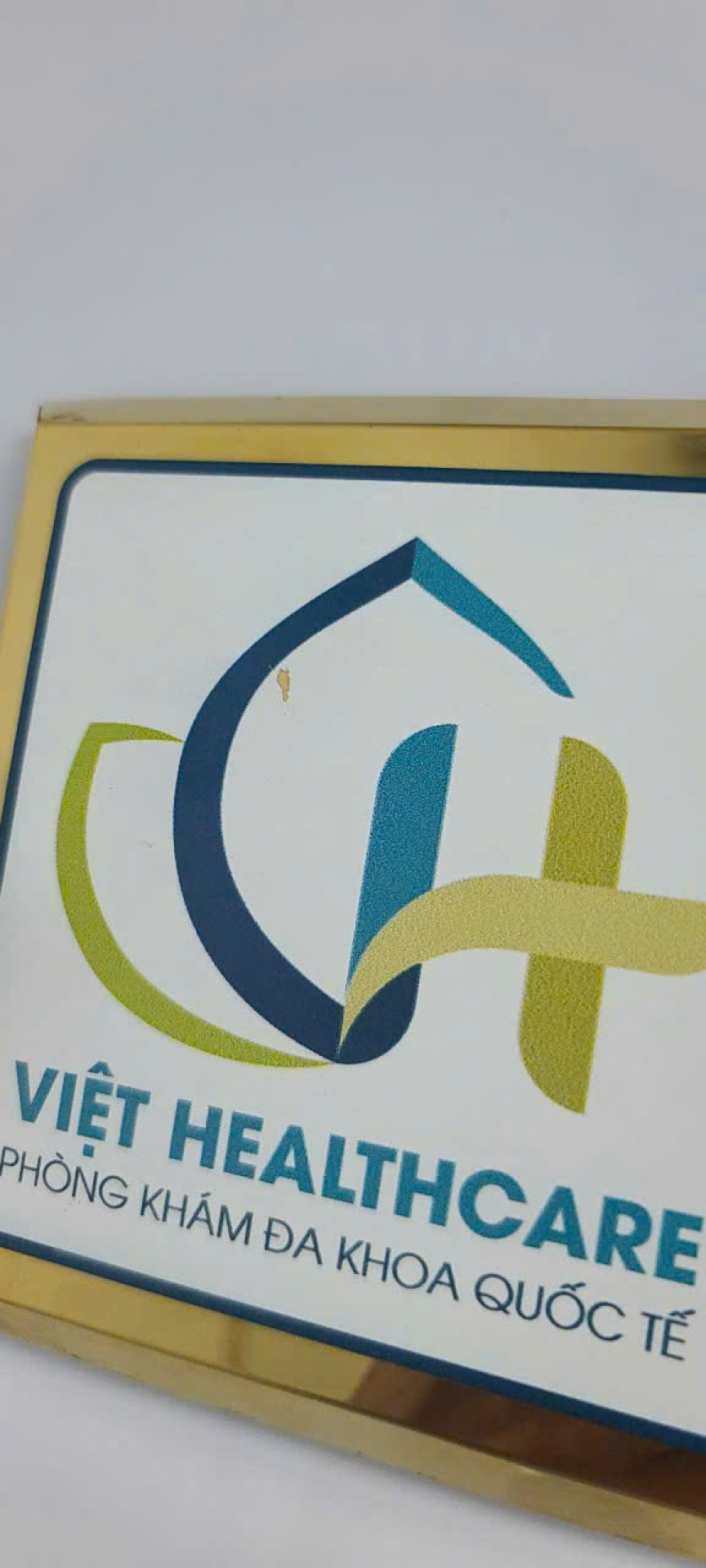 Việt Healthcare – Bộ bảng hiệu & decal