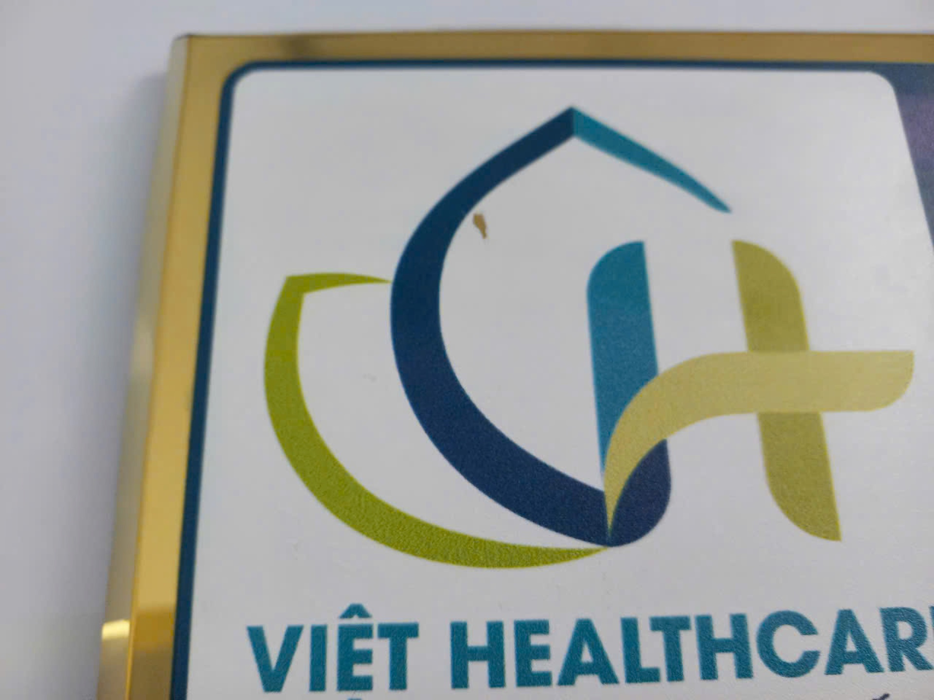 Việt Healthcare – Bộ bảng hiệu & decal