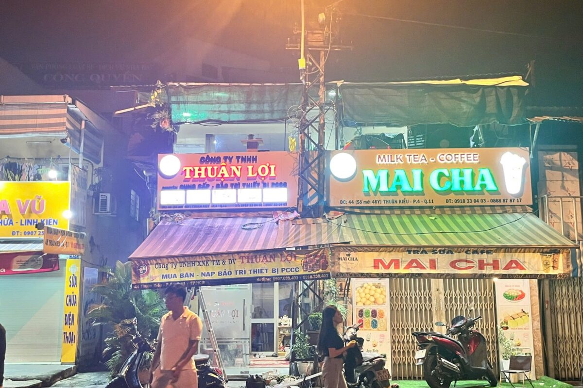 Thi công bảng hiệu quán ăn thực tế