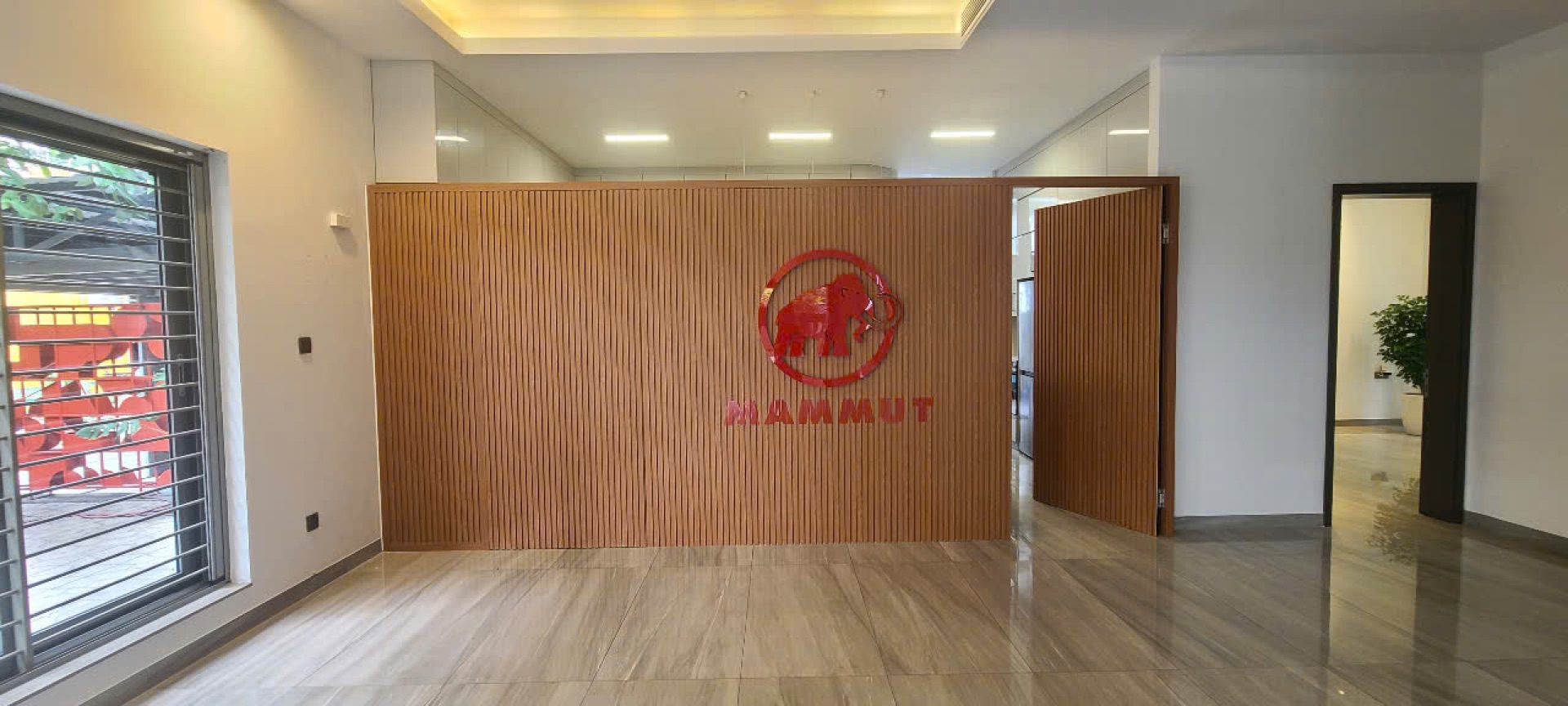 Mamut – logo chữ nổi
