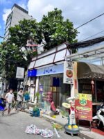 JUJU – bộ bảng hiệu và hộp đèn Mica
