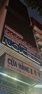 Phong Phú – bảng hiệu Mica và decal logo