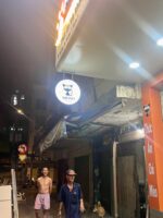 Mono PetSky – bảng hiệu mặt tiền