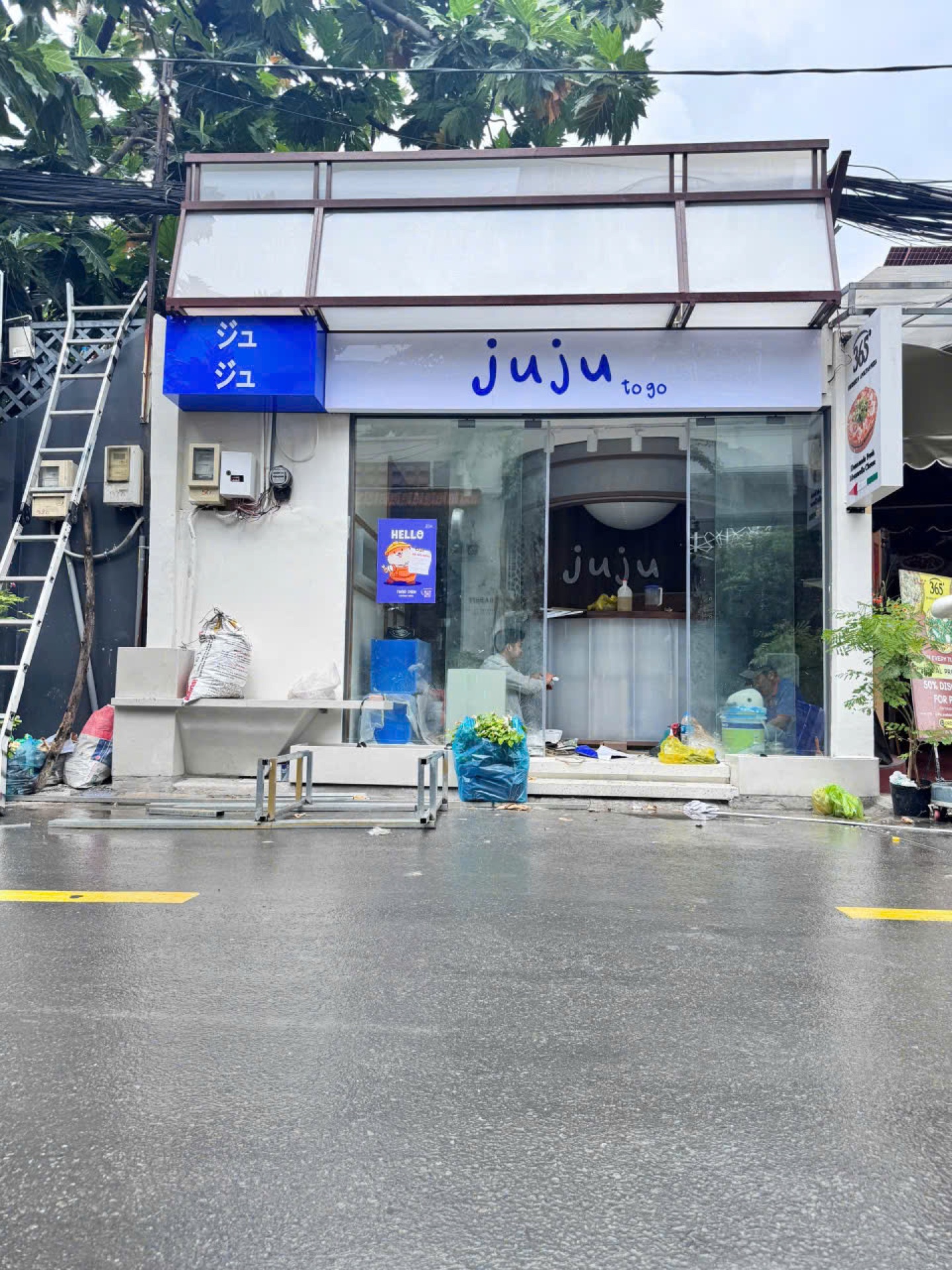 JUJU – bộ bảng hiệu và hộp đèn Mica