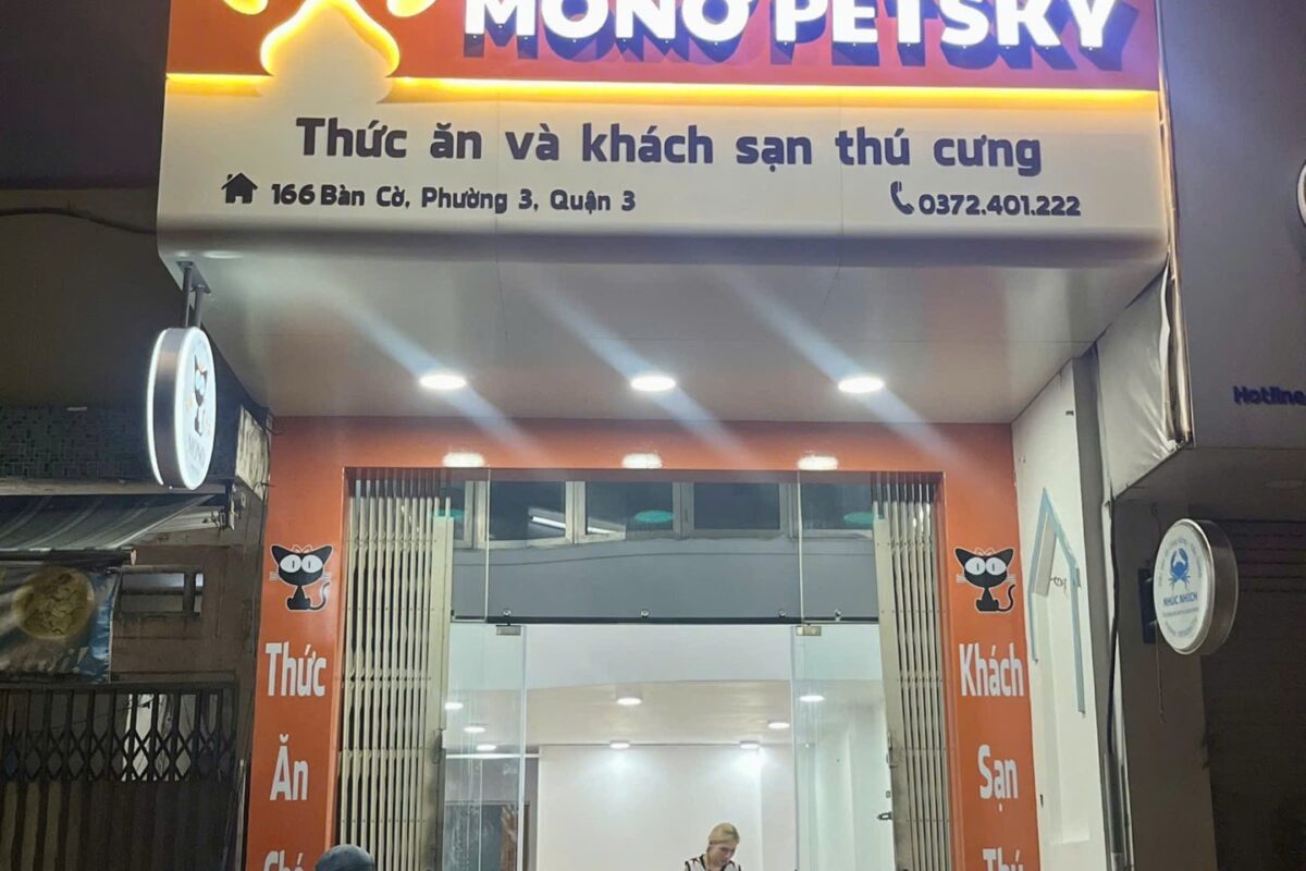 Thi công bảng hiệu cửa hàng thực tế