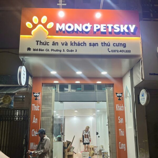 Mono PetSky – bảng hiệu mặt tiền