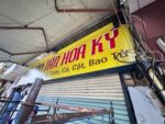 Mỳ Sườn Tân Hoa Ký – bảng hiệu và decal