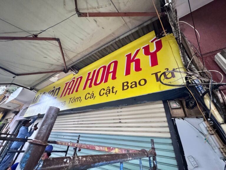Mỳ Sườn Tân Hoa Ký – Bảng hiệu & decal